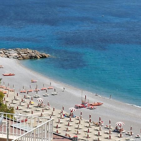 Una Finestra Sul Mare Home 1 Берджеджи Экстерьер фото