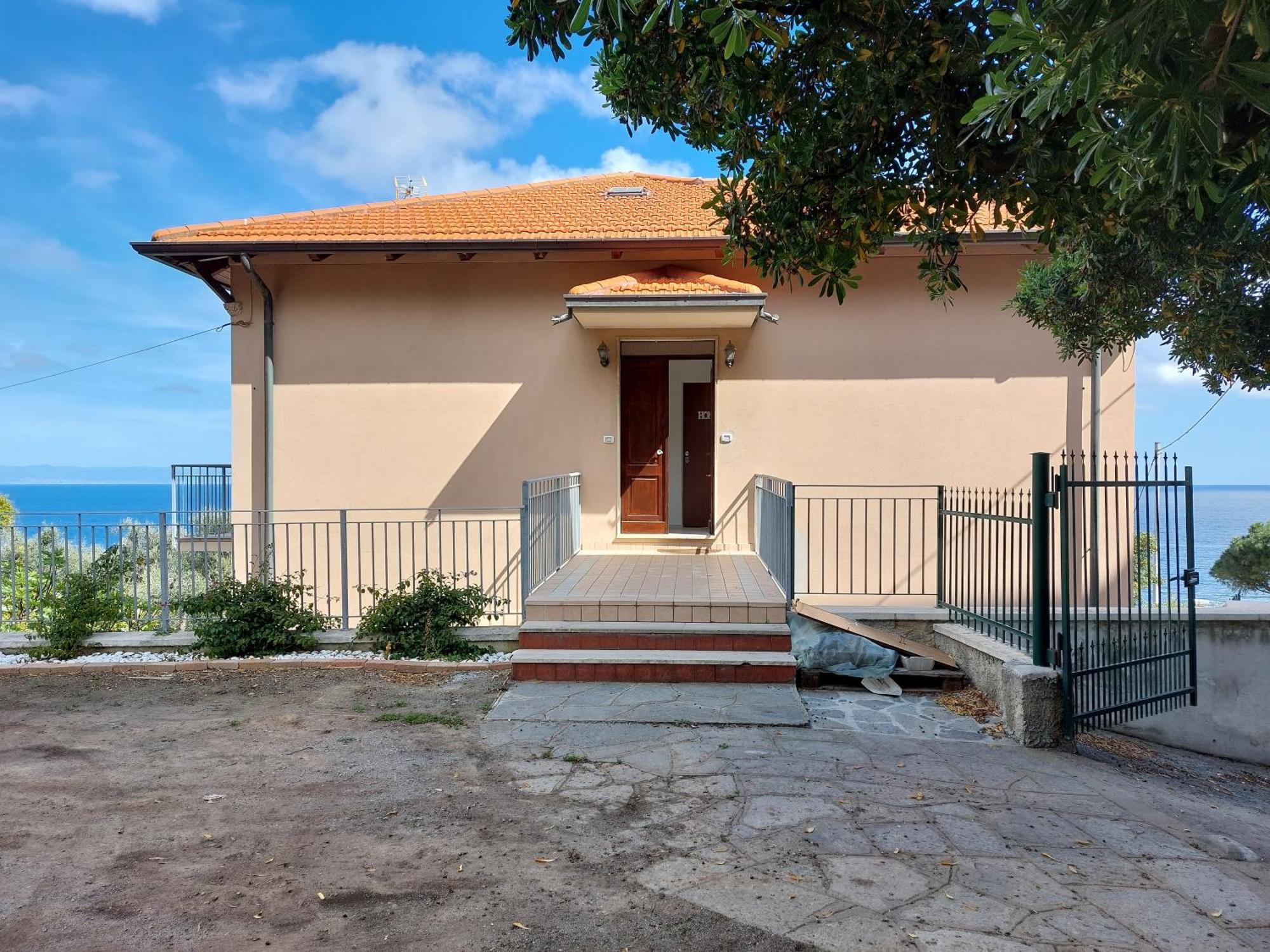 Una Finestra Sul Mare Home 1 Берджеджи Экстерьер фото